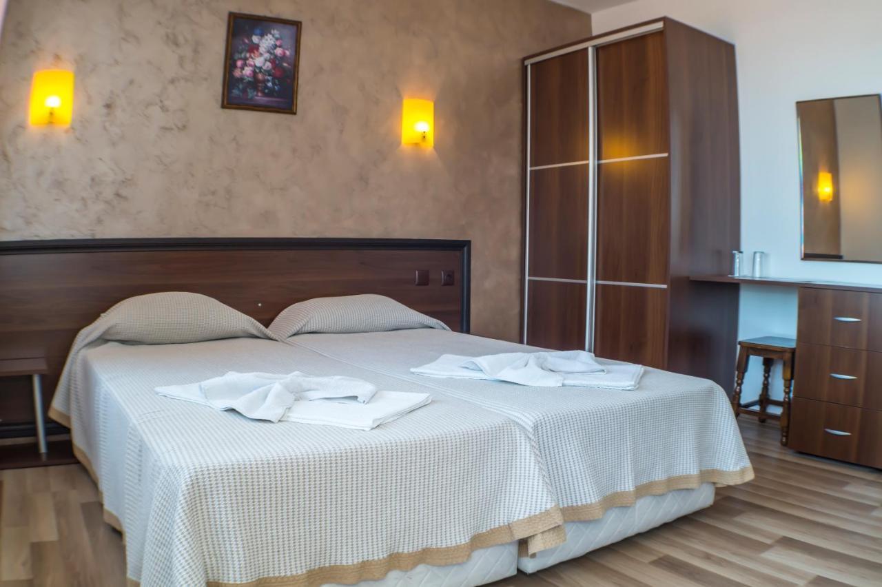 Chrystal Guest House Obzor Esterno foto