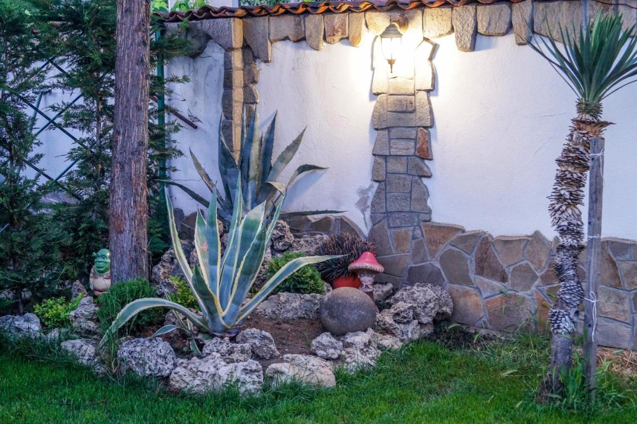 Chrystal Guest House Obzor Esterno foto