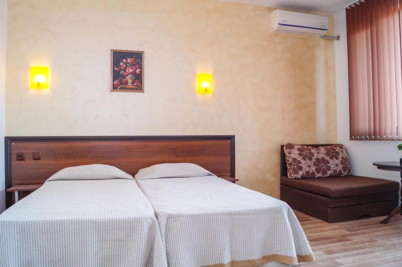 Chrystal Guest House Obzor Esterno foto