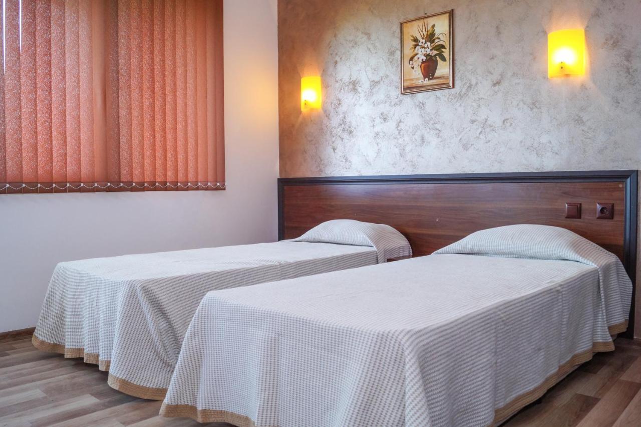 Chrystal Guest House Obzor Esterno foto
