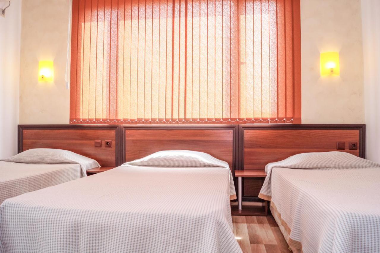 Chrystal Guest House Obzor Esterno foto